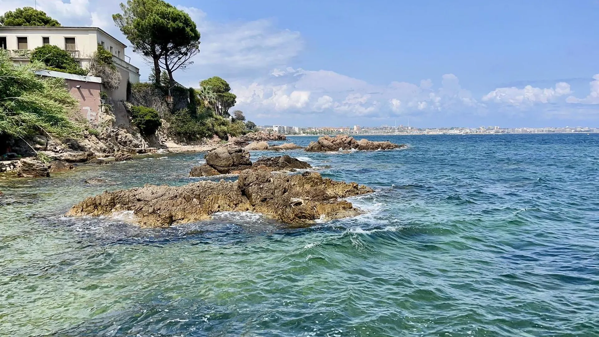 Super Cannes Sea Side location